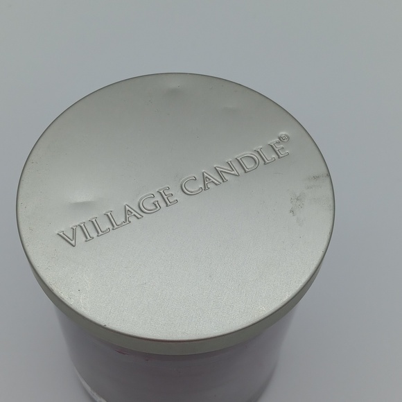 🌟 NEW Cranberry Bog Village Candle - Picture 3 of 5